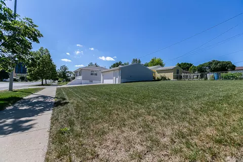 1402 Divide Ave E, Bismarck, ND 58501 photo 3
