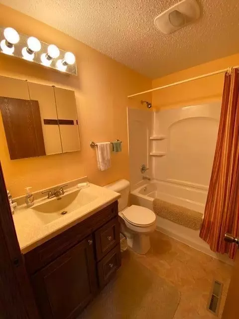 421 County Rd SE, Beulah, ND 58523 photo 9
