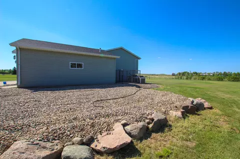 7900 Limestone Ln, Bismarck, ND 58503 photo 38