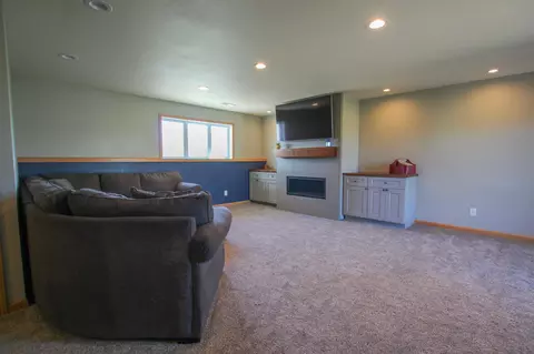 7900 Limestone Ln, Bismarck, ND 58503 photo 16