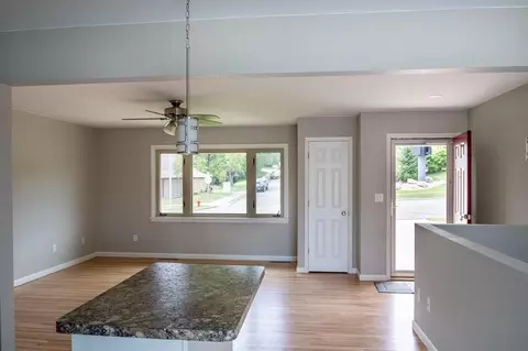 1710 Sunset Dr NW, Mandan, ND 58554 photo 9