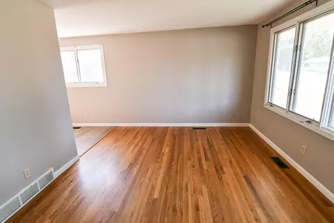 432 E Turnpike Ave, Bismarck, ND 58501 photo 2