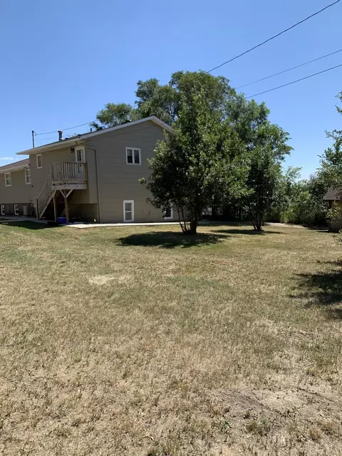 305 6th Ave NE, Mandan, ND 58554 photo 3