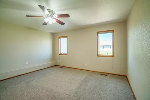 921 Baffin Loop, Bismarck, ND 58503 photo 17