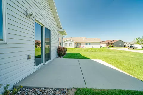 921 Baffin Loop, Bismarck, ND 58503 photo 32