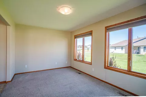 921 Baffin Loop, Bismarck, ND 58503 photo 14