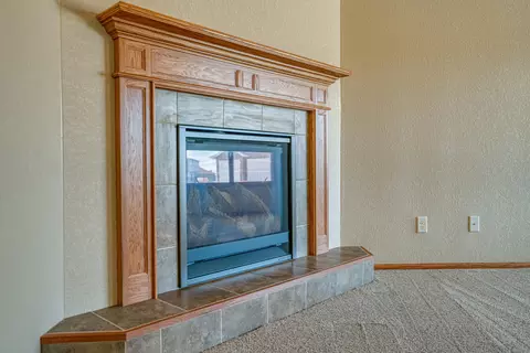 921 Baffin Loop, Bismarck, ND 58503 photo 3