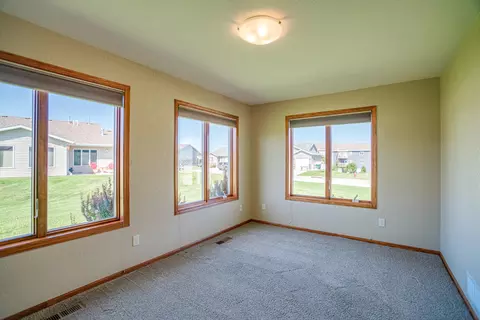 921 Baffin Loop, Bismarck, ND 58503 photo 13