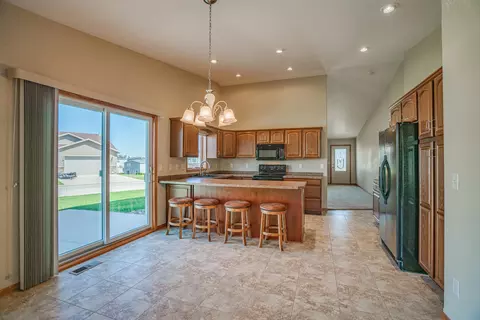 921 Baffin Loop, Bismarck, ND 58503 photo 15