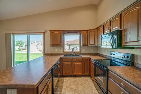921 Baffin Loop, Bismarck, ND 58503 photo 5