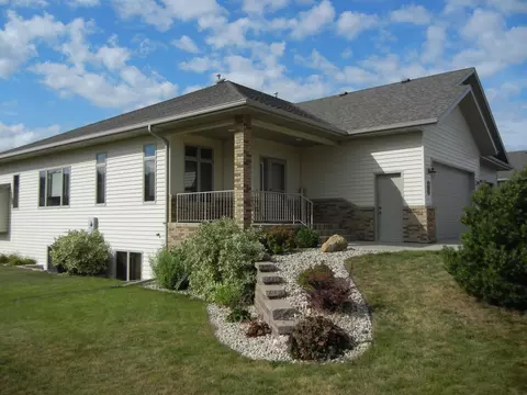 3301 Thunderbird Ln, Bismarck, ND 58503 photo 3