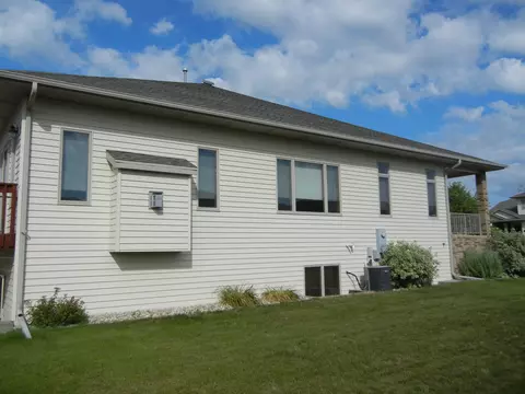 3301 Thunderbird Ln, Bismarck, ND 58503 photo 5