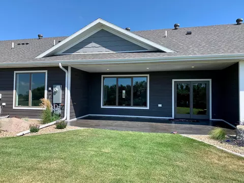 811 Colony Pt, Bismarck, ND 58503 photo 20