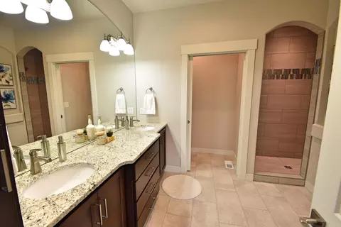 811 Colony Pt, Bismarck, ND 58503 photo 10