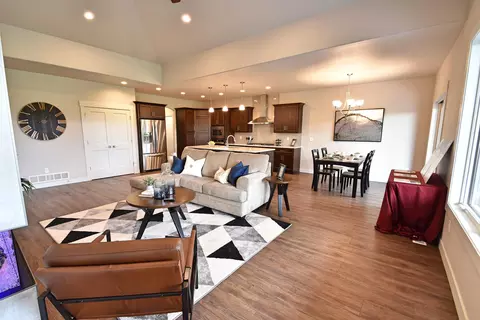 811 Colony Pt, Bismarck, ND 58503 photo 4