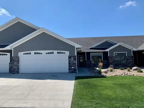811 Colony Pt, Bismarck, ND 58503 photo 1