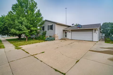 930 E Turnpike Ave, Bismarck, ND 58501 photo 1