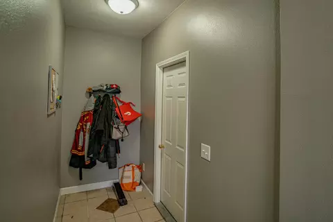 930 E Turnpike Ave, Bismarck, ND 58501 photo 3