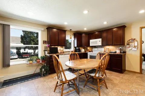 201 3rd St NW, Mandan, ND 58554 photo 6