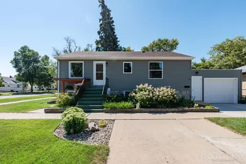 201 3rd St NW, Mandan, ND 58554 photo 1