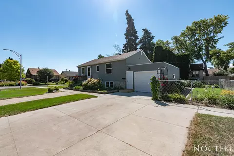 201 3rd St NW, Mandan, ND 58554 photo 2