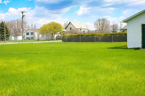 323 2nd Ave NW, Steele, ND 58482 photo 9