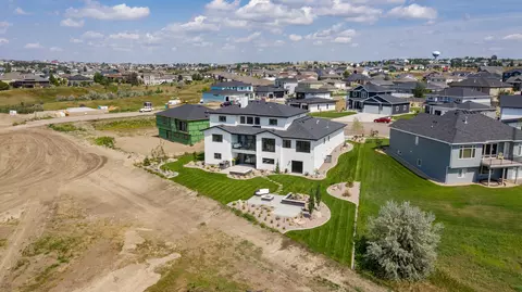 3912 Crest Pl, Bismarck, ND 58503 photo 57