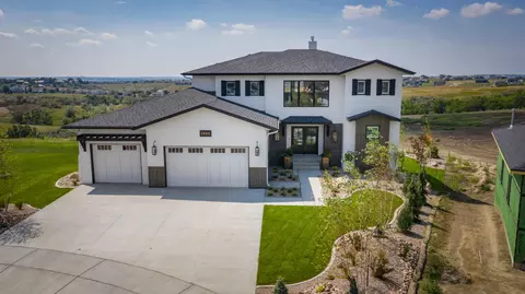 3912 Crest Pl, Bismarck, ND 58503 photo 3