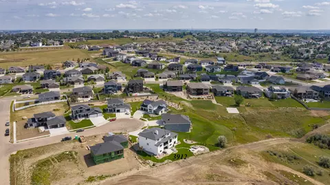 3912 Crest Pl, Bismarck, ND 58503 photo 61