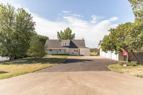 3601 Arrow Ave, Bismarck, ND 58504 photo 4