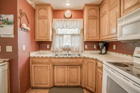 1638 S 3rd St, Bismarck, ND 58504 photo 11