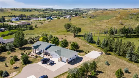2201 Wolfsong Loop S, Mandan, ND 58554 photo 3