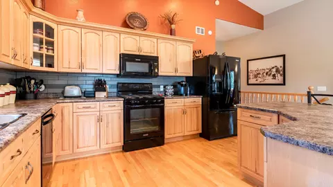 2201 Wolfsong Loop S, Mandan, ND 58554 photo 5