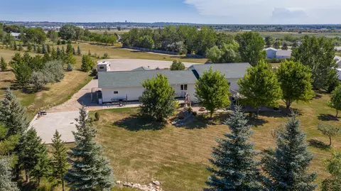 2201 Wolfsong Loop S, Mandan, ND 58554 photo 4