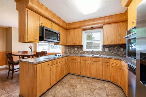 203 E Owens Ave, Bismarck, ND 58501 photo 3