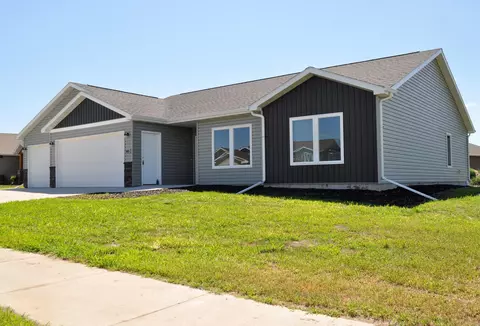 601 14th St SE, Mandan, ND 58554 photo 2