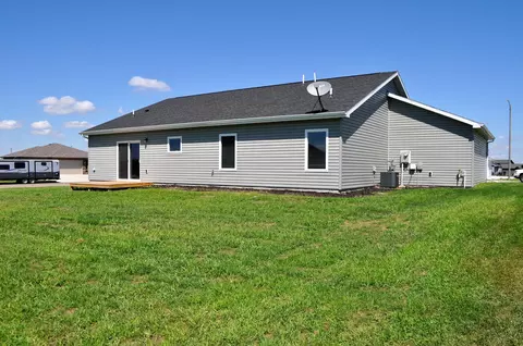 601 14th St SE, Mandan, ND 58554 photo 25