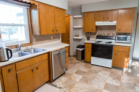1513 E Ave D E, Bismarck, ND 58501 photo 8