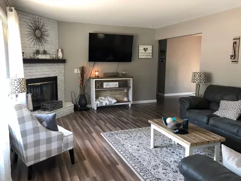 418 Ryan Dr, Bismarck, ND 58501 photo 2