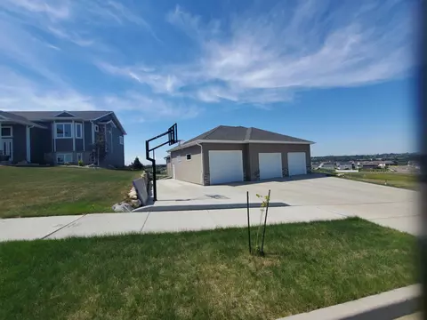 223 Cobblestone Loop SW, Mandan, ND 58554 photo 42