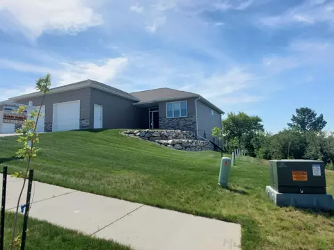 223 Cobblestone Loop SW, Mandan, ND 58554 photo 47