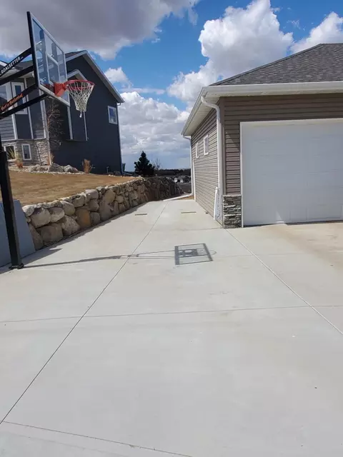 223 Cobblestone Loop SW, Mandan, ND 58554 photo 46