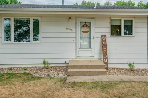 1908 8th Ave SE, Mandan, ND 58554 photo 3