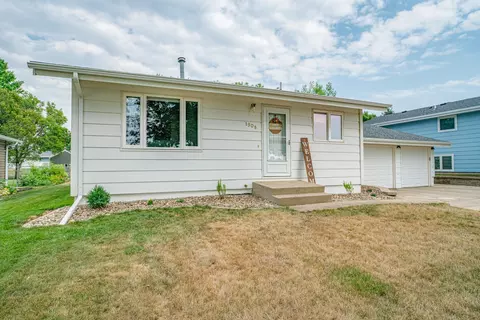 1908 8th Ave SE, Mandan, ND 58554 photo 2