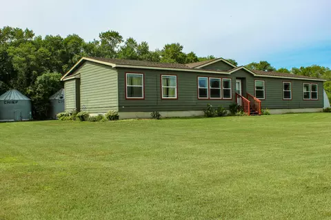 7571 5th St NE, Carrington, ND 58421 photo 5