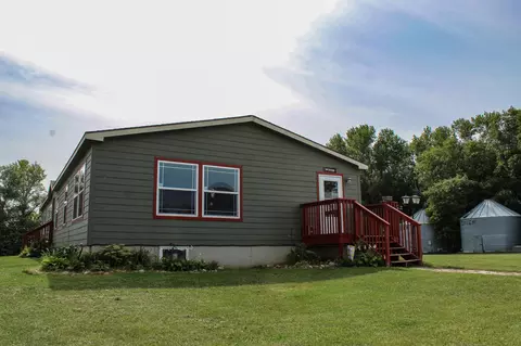 7571 5th St NE, Carrington, ND 58421 photo 2