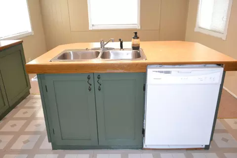 609 Yorkshire Ln, Bismarck, ND 58504 photo 7