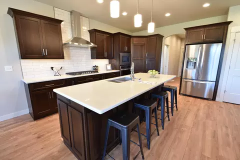 813 Colony Pt, Bismarck, ND 58503 photo 4