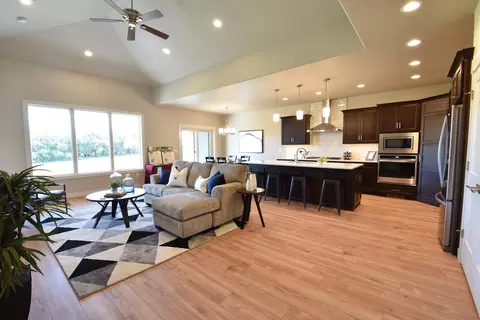 813 Colony Pt, Bismarck, ND 58503 photo 3