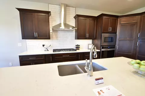 813 Colony Pt, Bismarck, ND 58503 photo 5